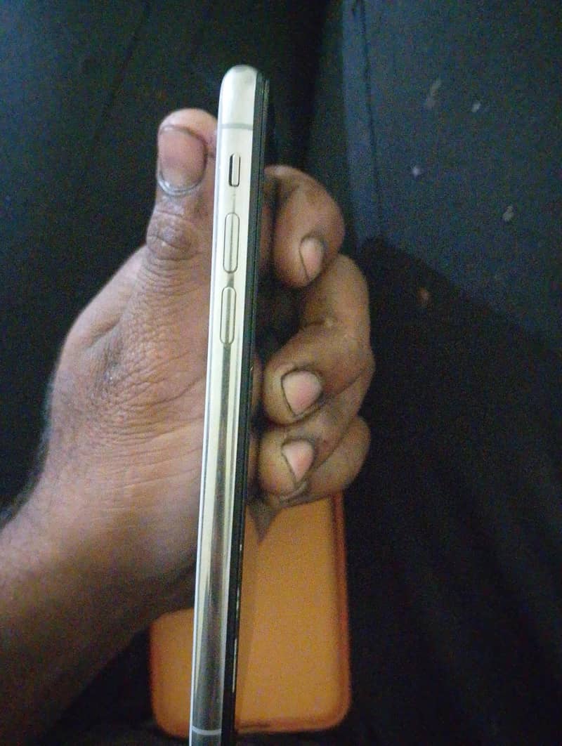 Apple iPhone X 3