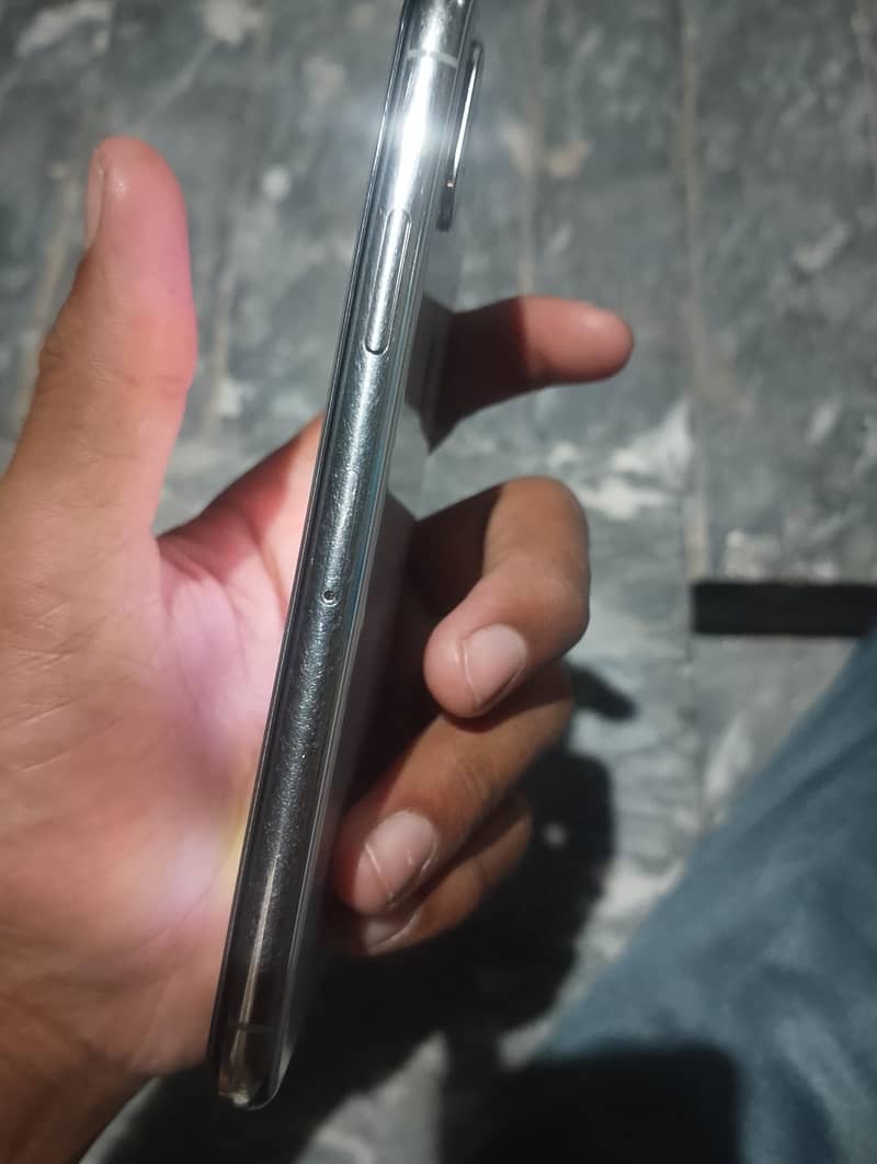 Apple iPhone X 15