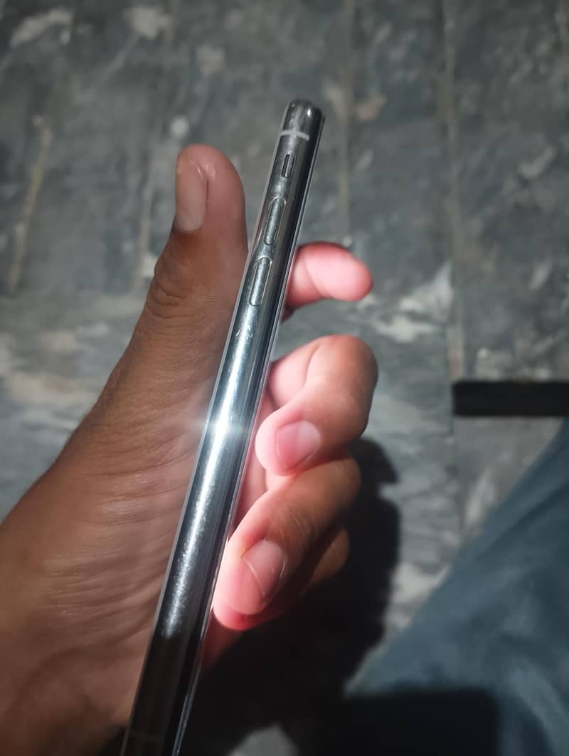 Apple iPhone X 17