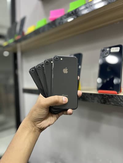 Apple iPhone 8 128 gb  / 03199954461