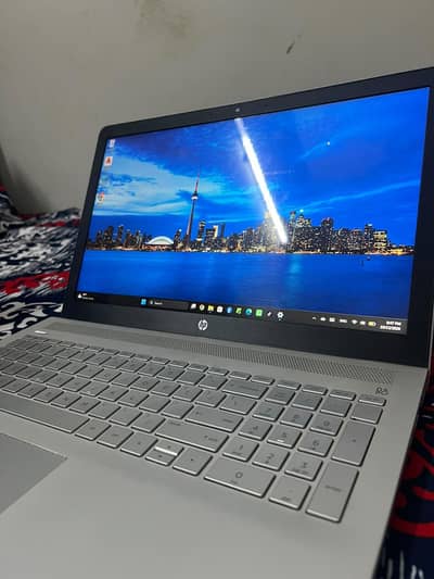 HP Pavilion 15 | Core i7 7th Gen | 8GB RAM / 256GB SSD | Excellent con