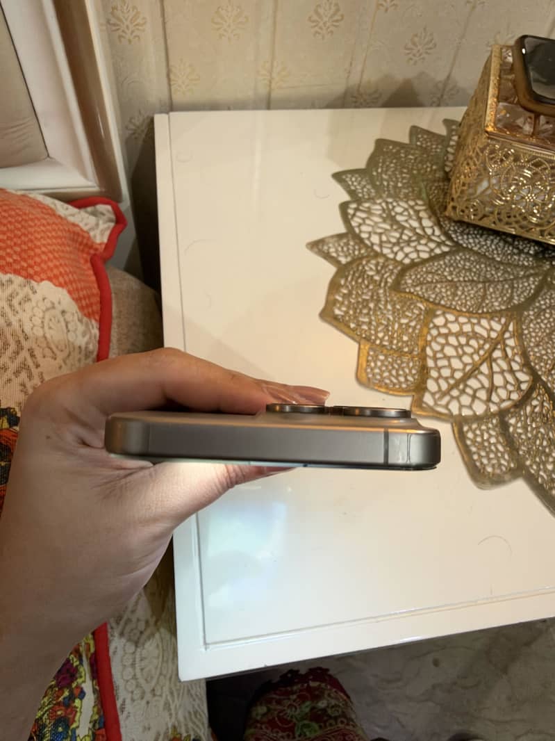 Apple iPhone 15 Pro Max 2