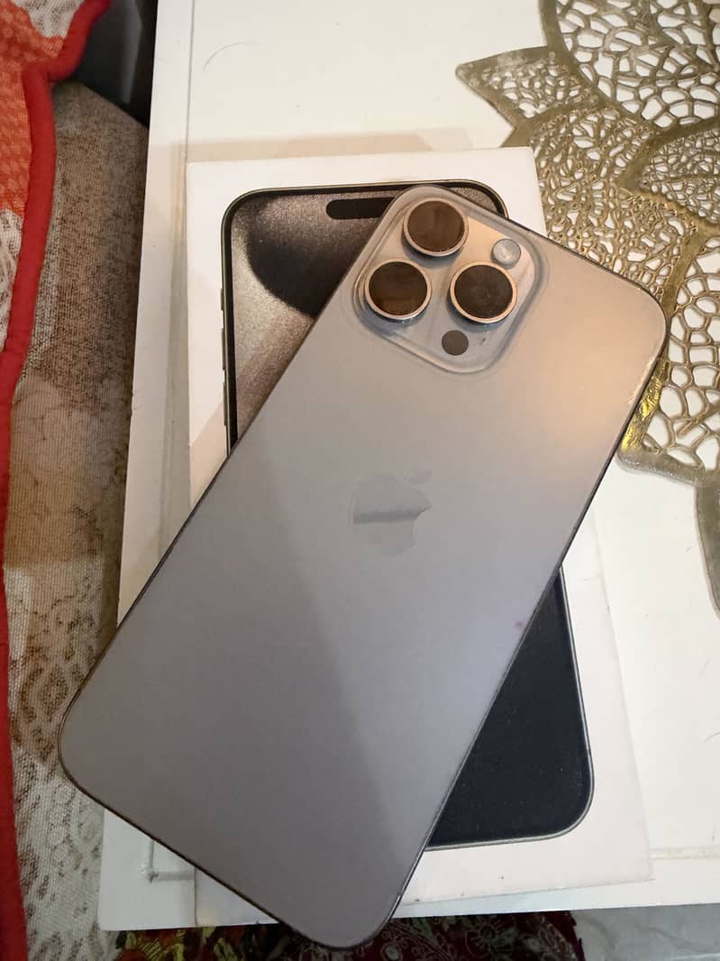 Apple iPhone 15 Pro Max 4