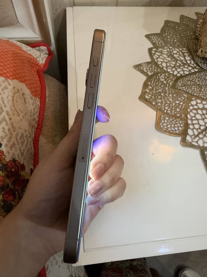 Apple iPhone 15 Pro Max 6