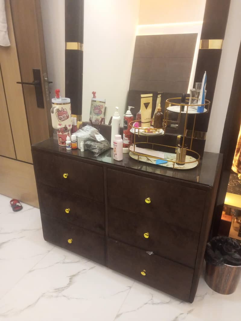 bed set with dressing table 7