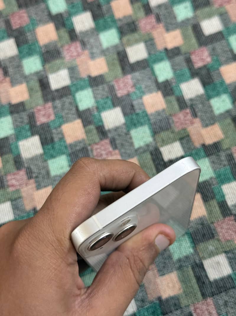 Apple iPhone 13 4