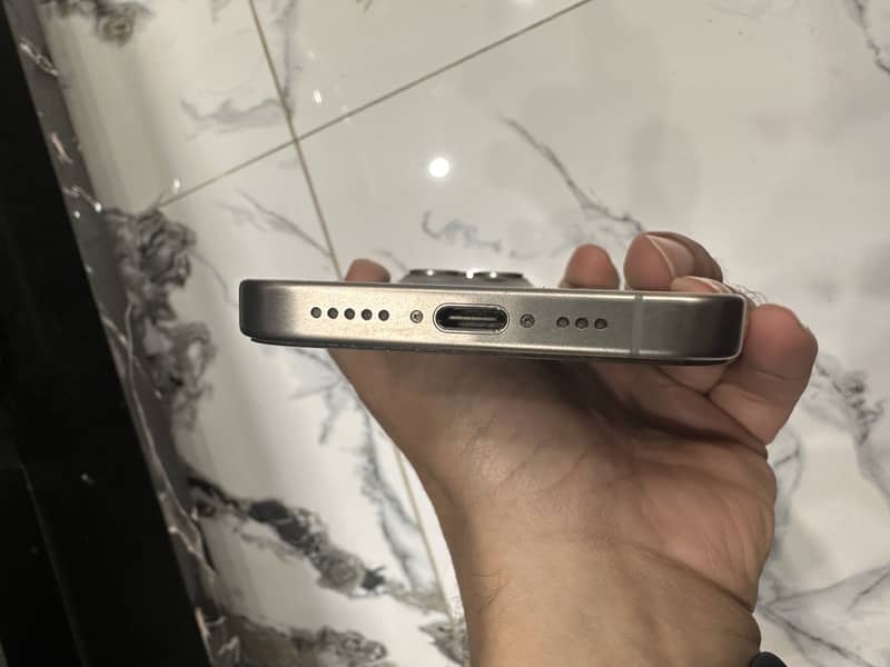 Apple iPhone 15 Pro 4