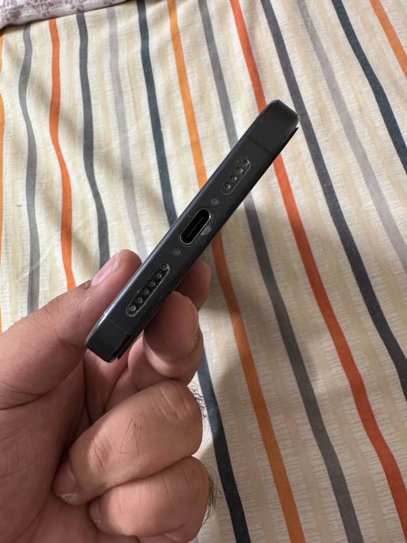 Apple iPhone 15 Pro Max 2