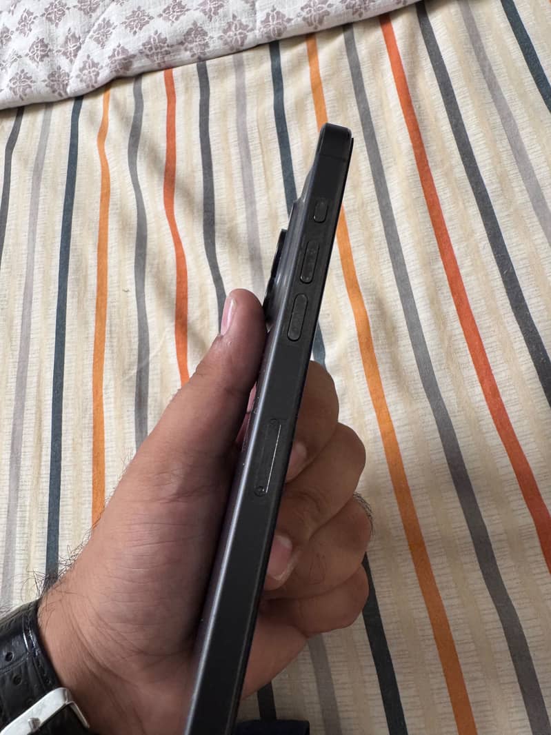 Apple iPhone 15 Pro Max 3
