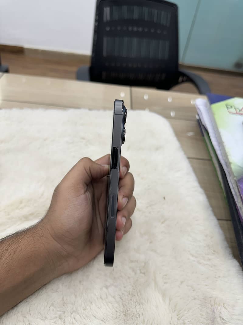Apple iPhone 13 Pro 2
