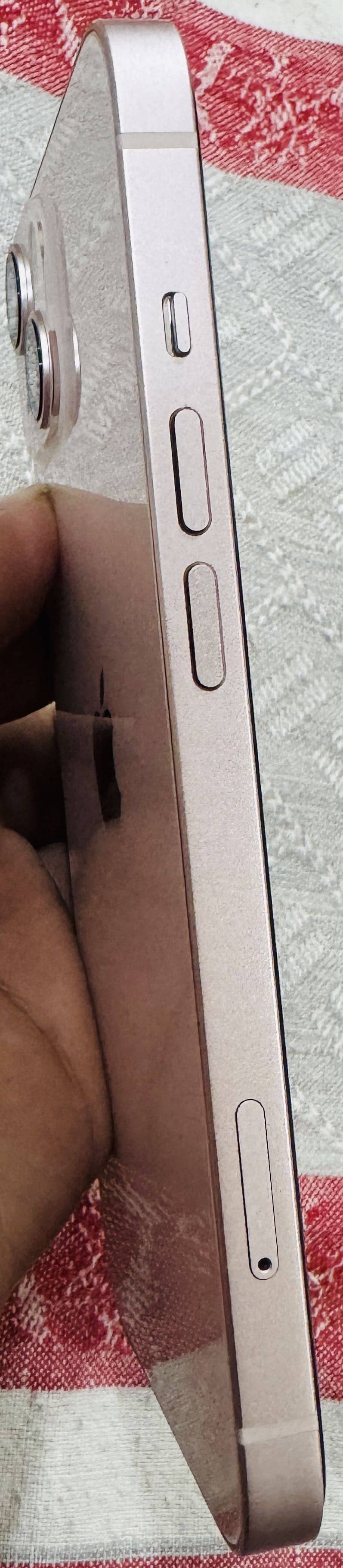 Apple iPhone 13 5