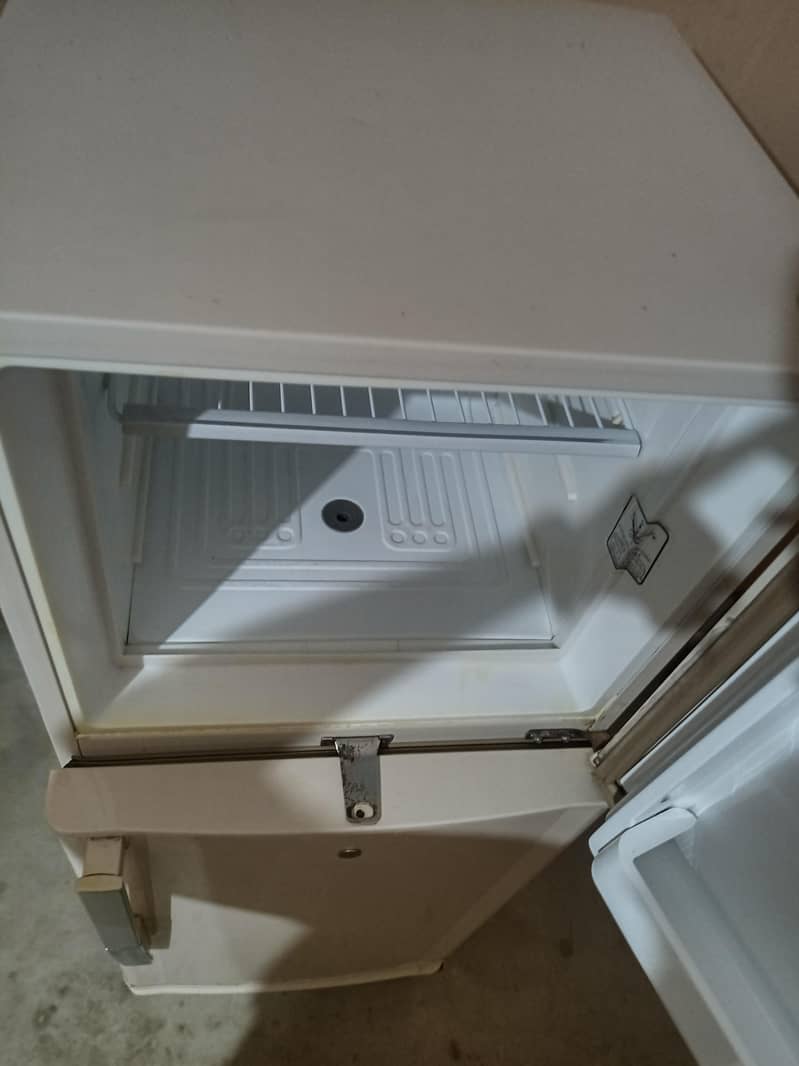 dawlance fridge 1