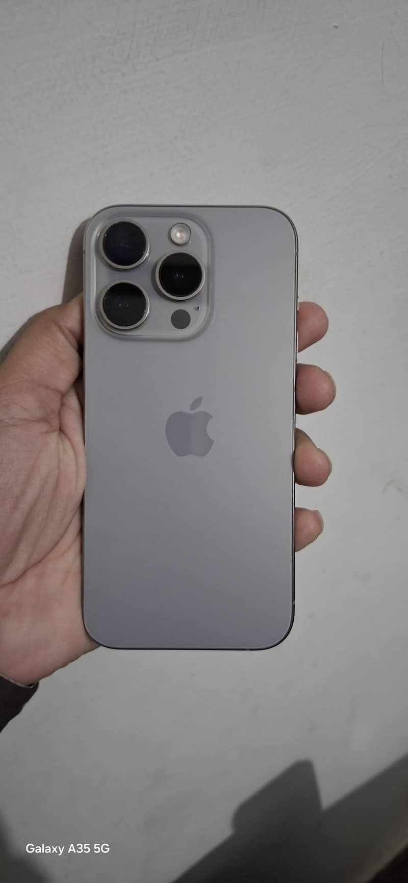 Apple iPhone 15 Pro 0