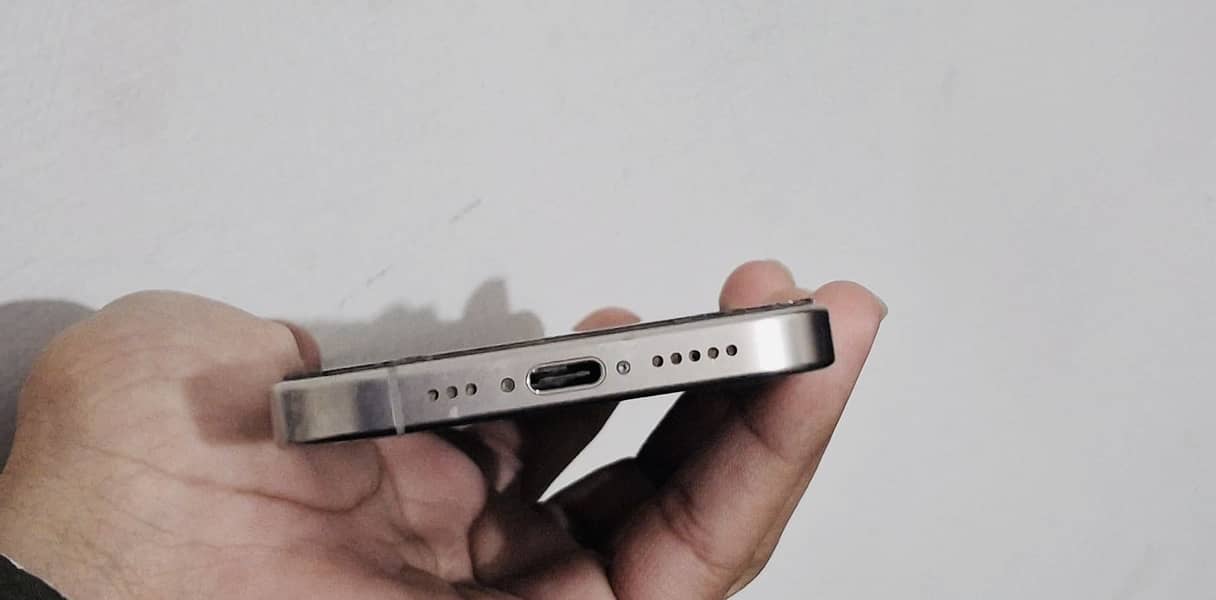 Apple iPhone 15 Pro 1
