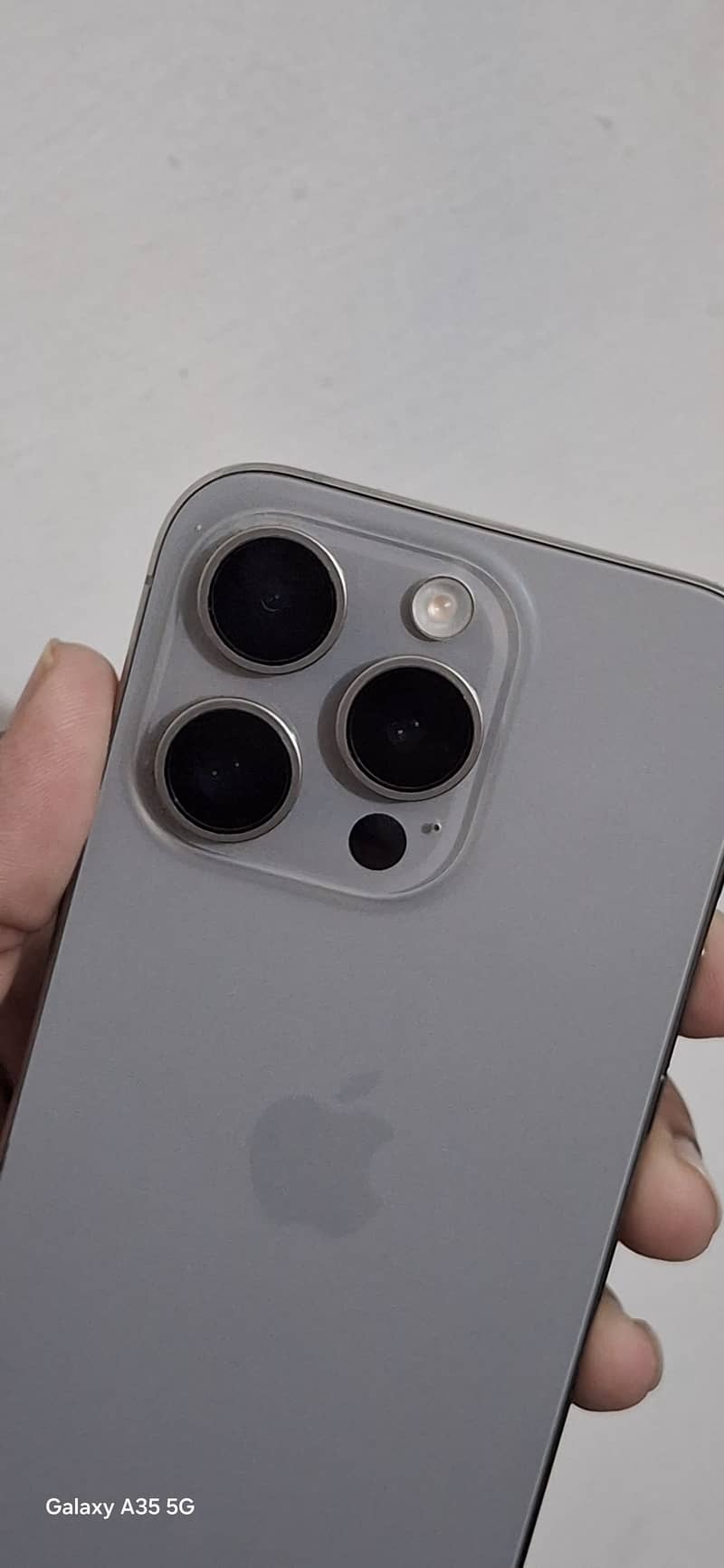 Apple iPhone 15 Pro 3