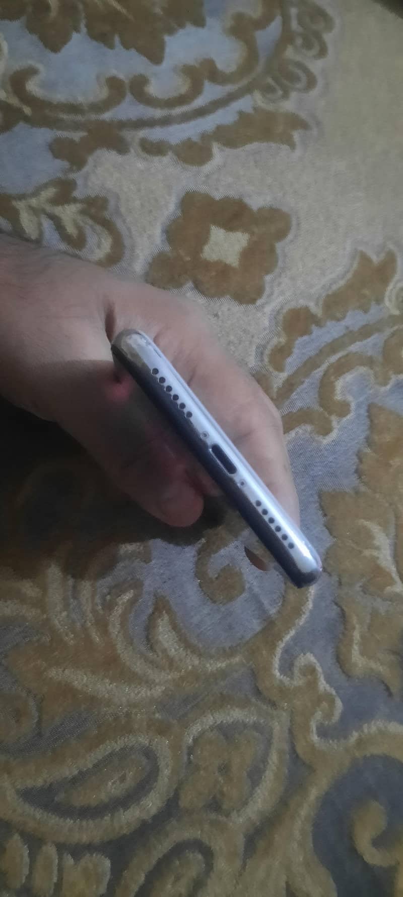 Apple iPhone X 3