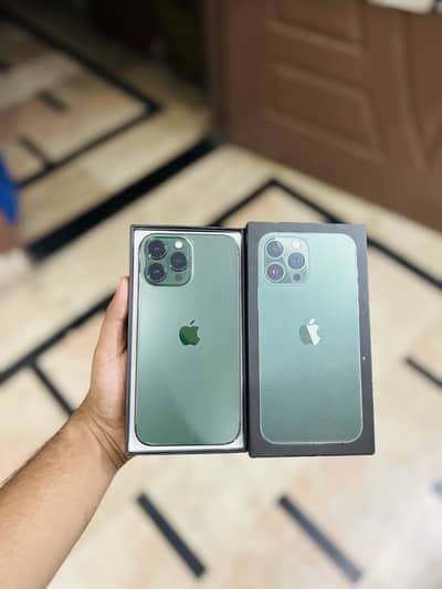 Apple iPhone 13 Pro Max 10/10 condition box pack condition