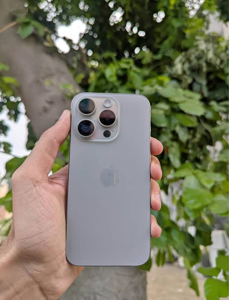 Apple iPhone 15 Pro 0