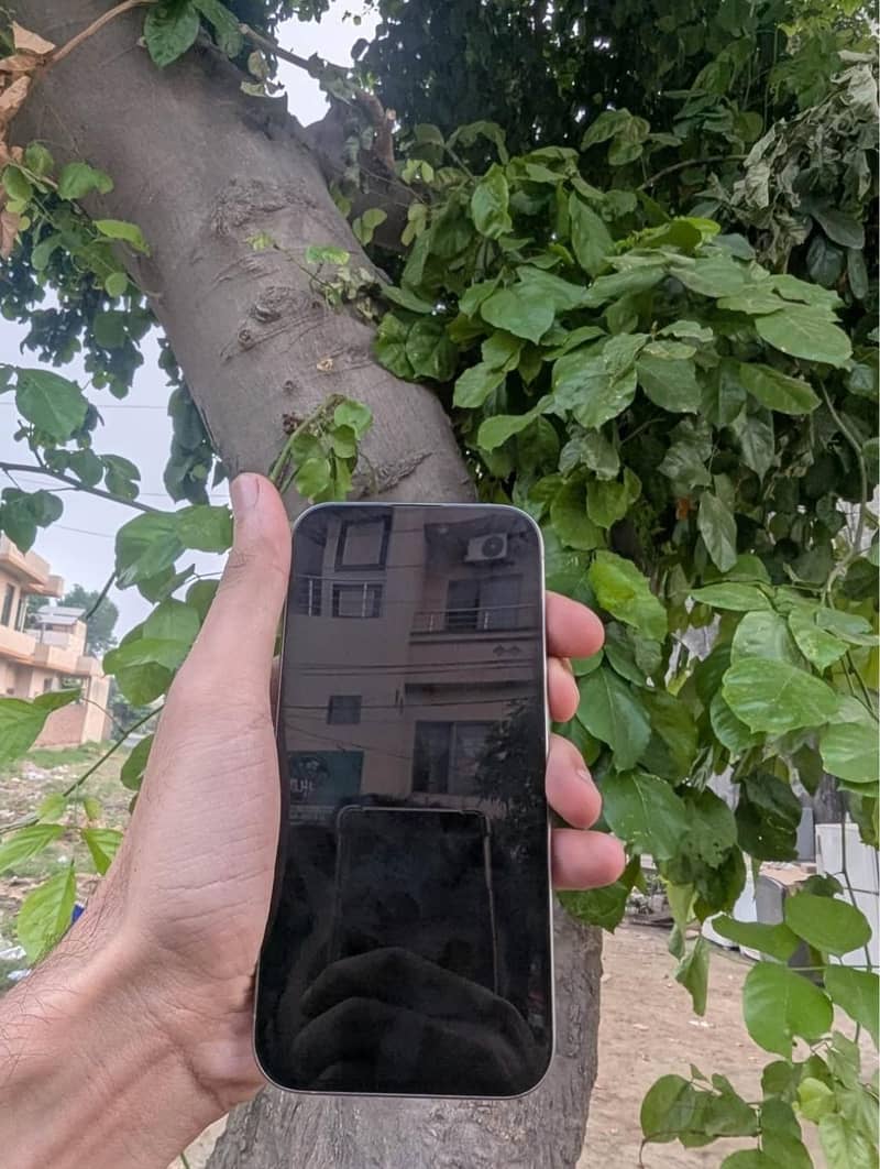 Apple iPhone 15 Pro 1
