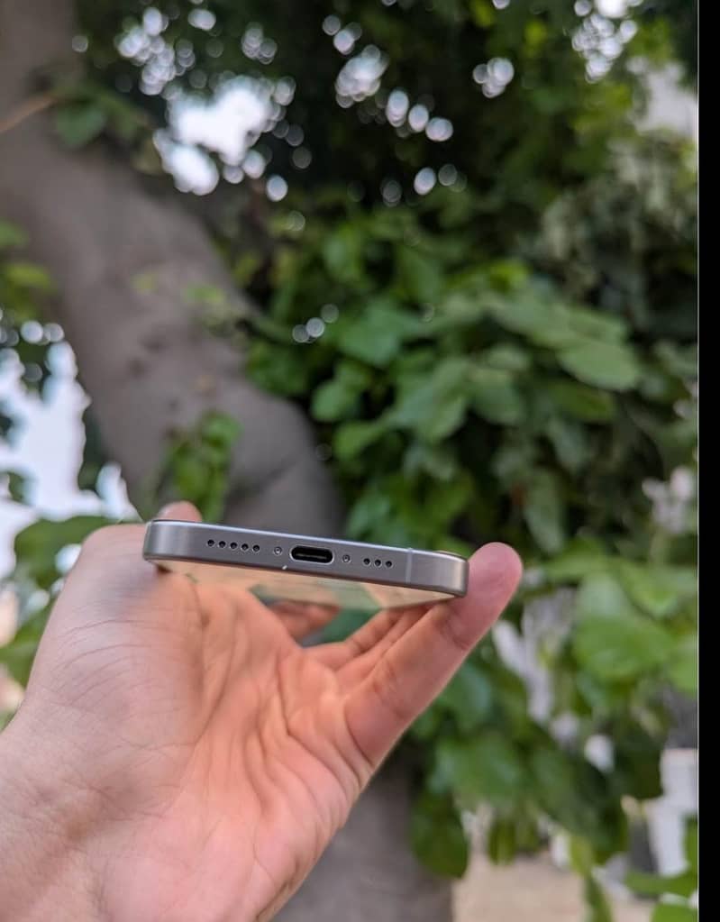 Apple iPhone 15 Pro 2