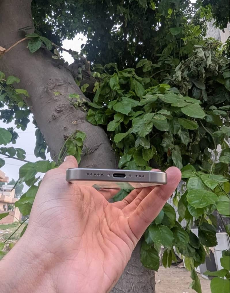 Apple iPhone 15 Pro 6
