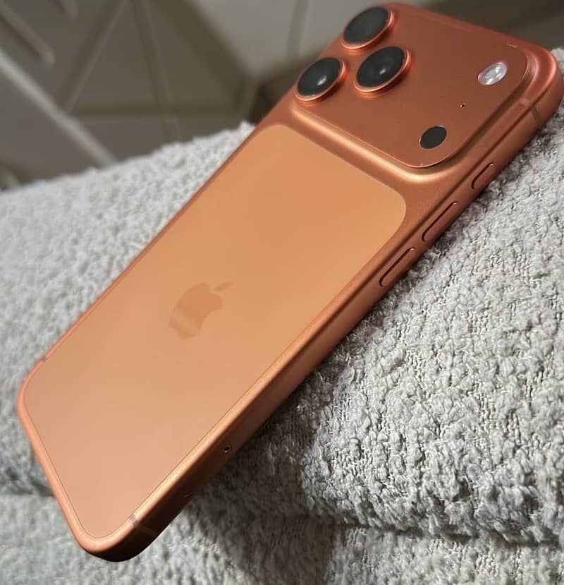 Apple iPhone 17 Pro Max 1