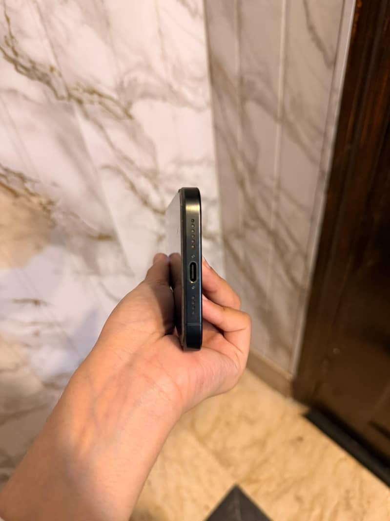 Apple iPhone 15 Pro Max 0