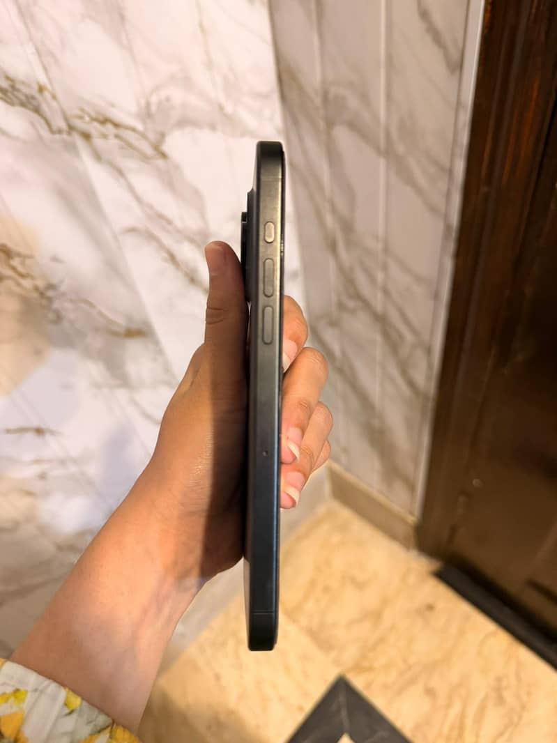 Apple iPhone 15 Pro Max 2