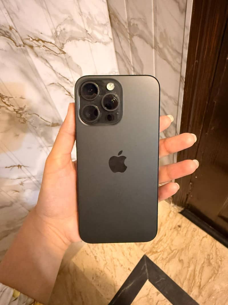 Apple iPhone 15 Pro Max 3