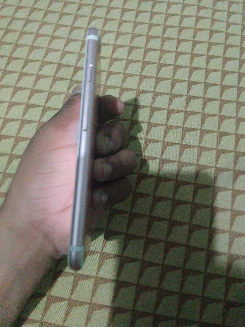 Apple iPhone 7 1