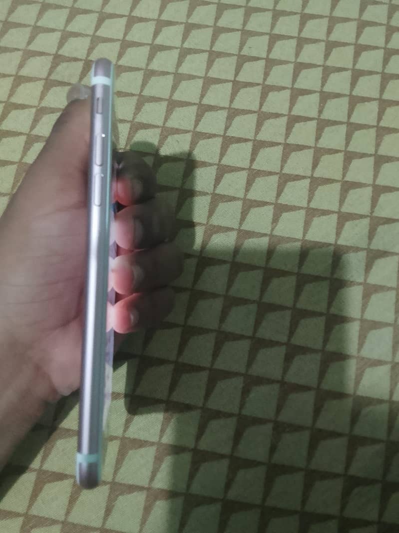 Apple iPhone 7 4