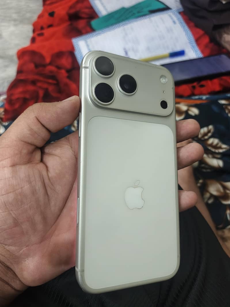 Apple iPhone 17 Pro Max 1