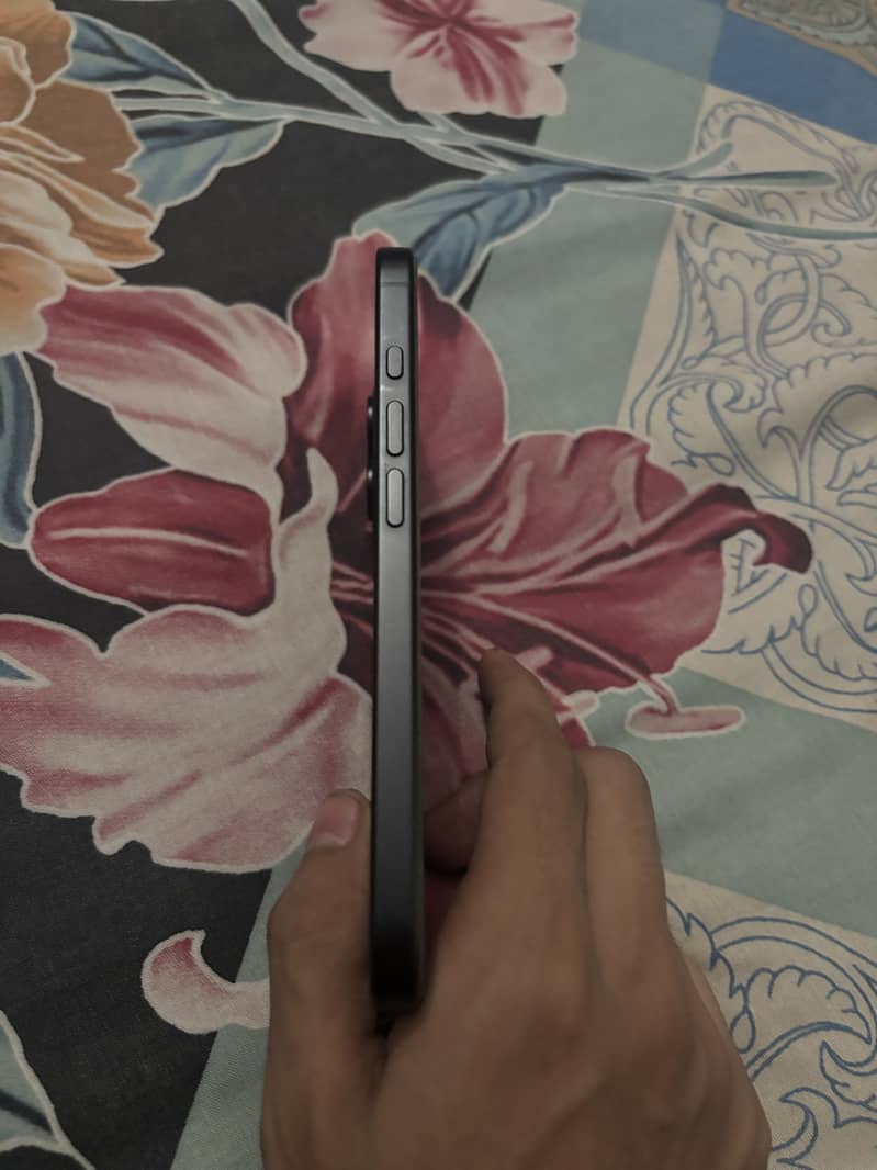 Apple iPhone 16 0