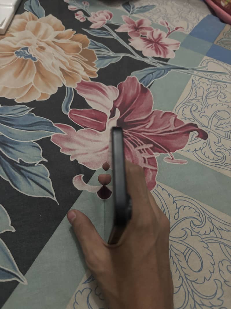 Apple iPhone 16 1