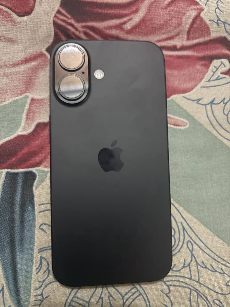 Apple iPhone 16 3