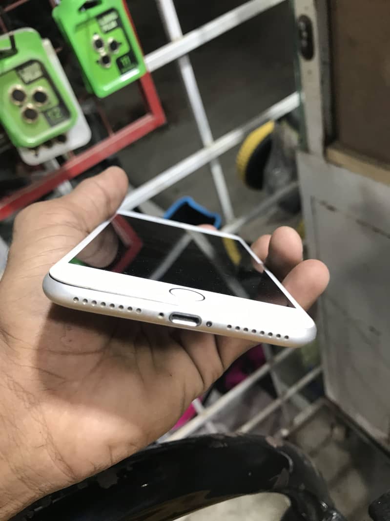 Apple iPhone 7 Plus 2