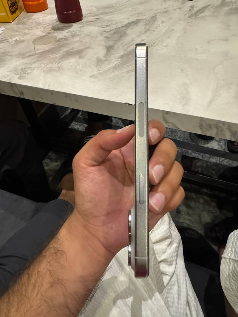 Apple iPhone 15 Pro Max 2