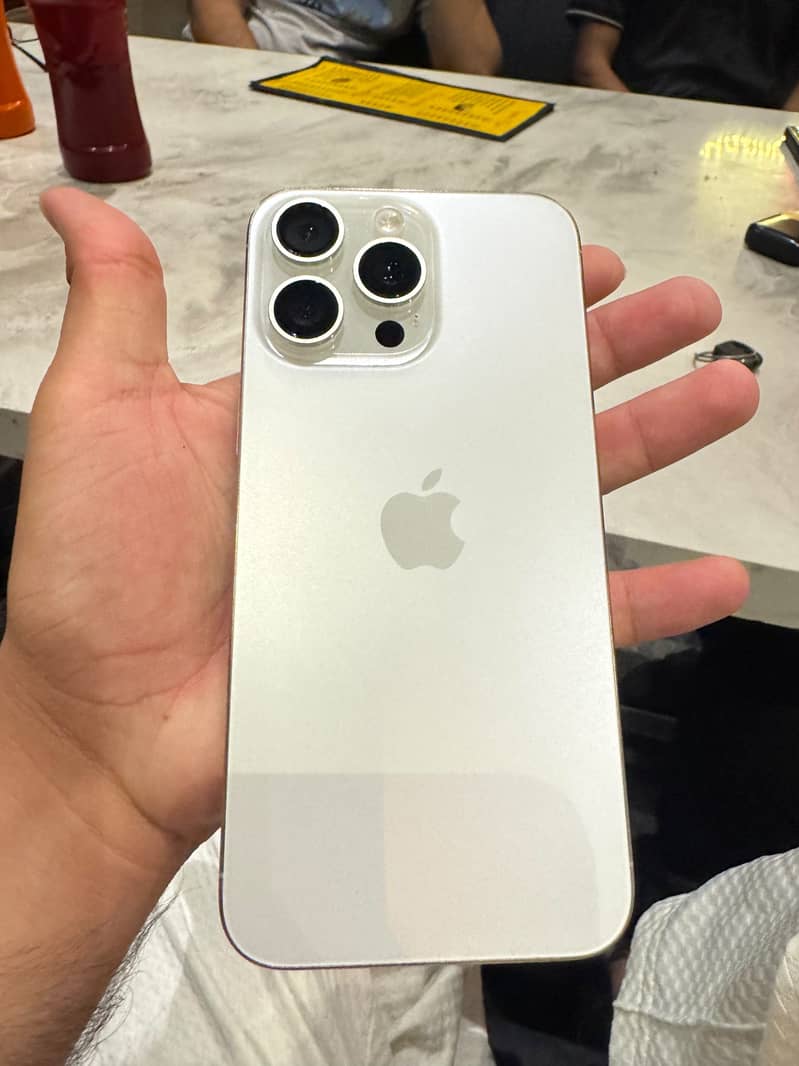Apple iPhone 15 Pro Max 3