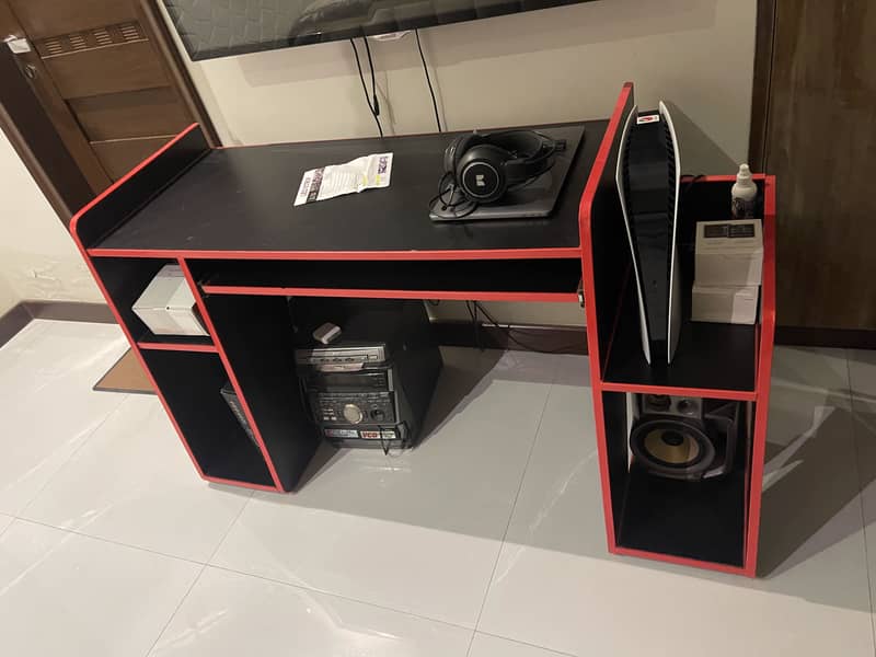 Computer Table 6ft with red border 0