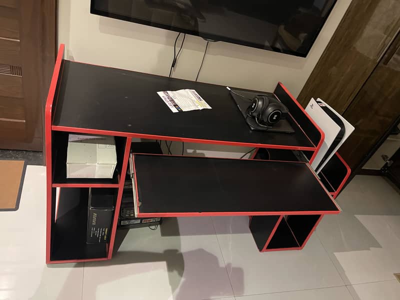 Computer Table 6ft with red border 1