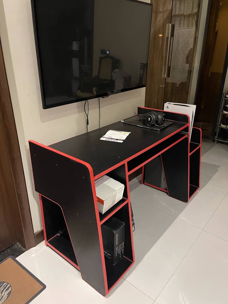 Computer Table 6ft with red border 2