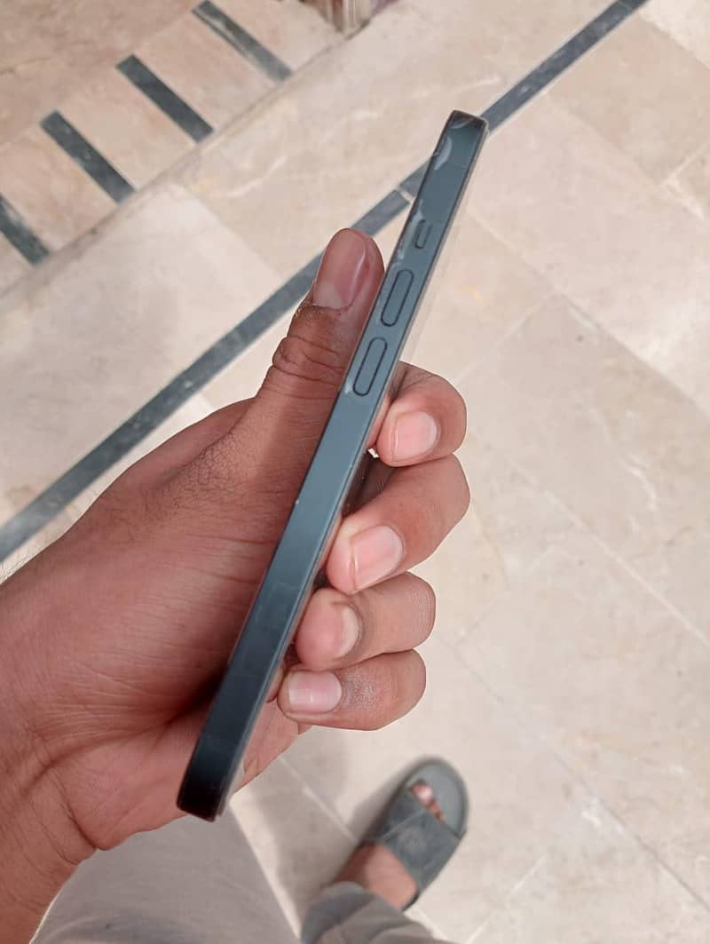Apple iPhone 14 4