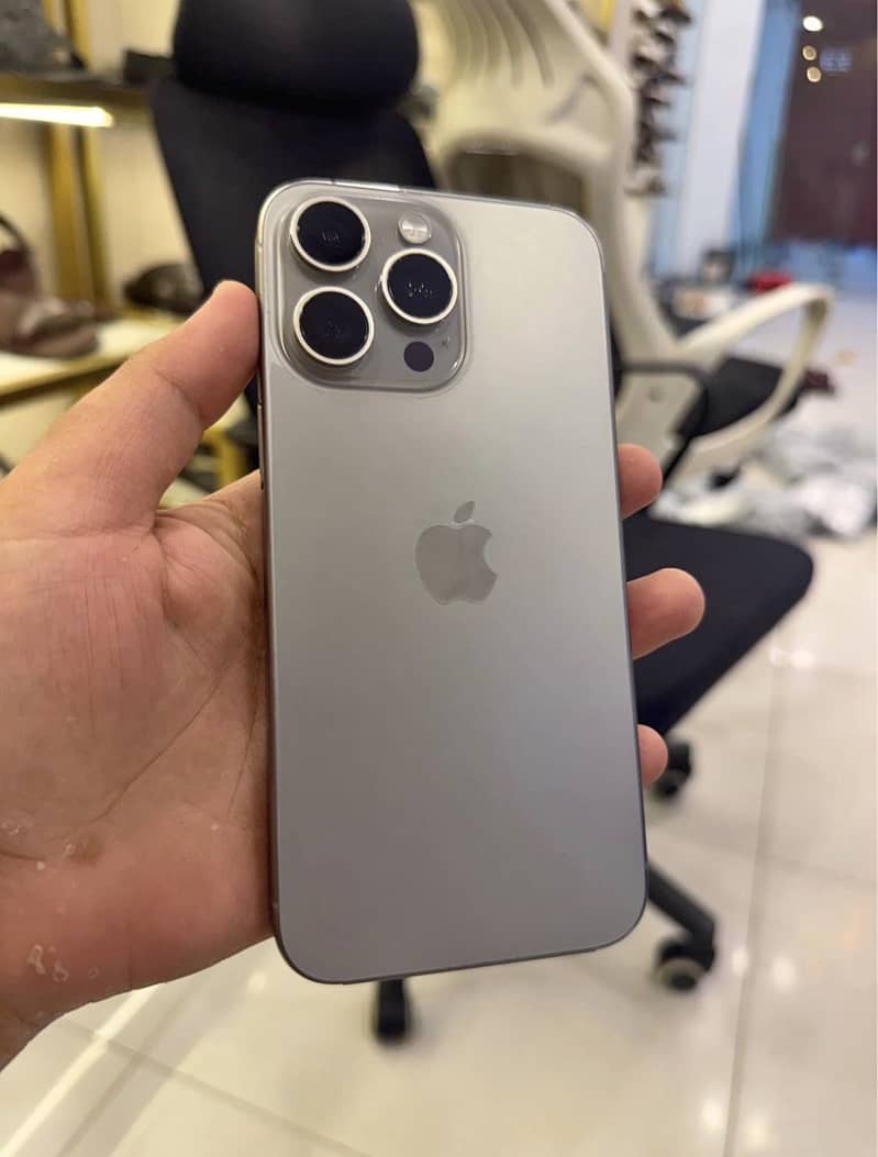 Apple iPhone 15 Pro Max 1