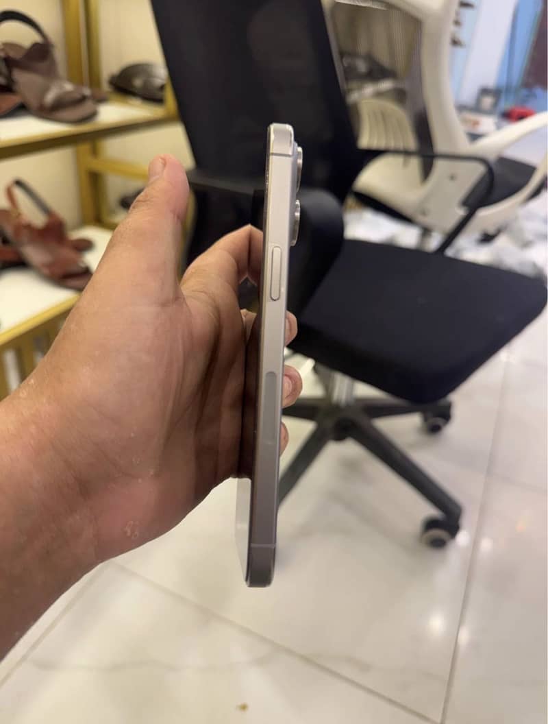 Apple iPhone 15 Pro Max 2