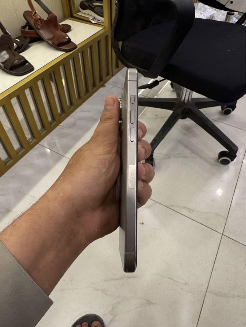 Apple iPhone 15 Pro Max 3