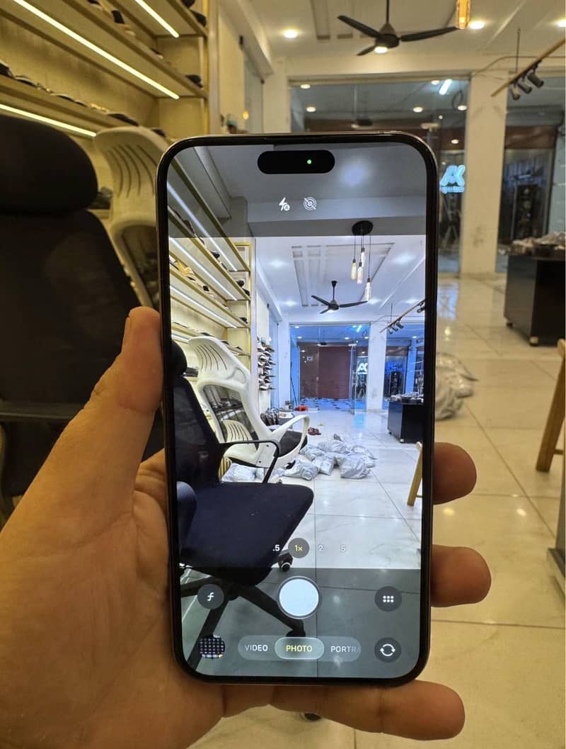 Apple iPhone 15 Pro Max 4