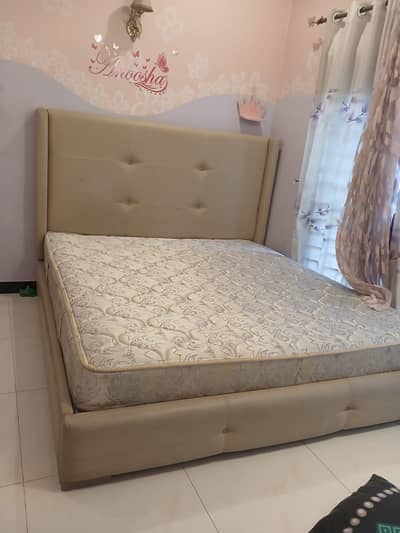 Modern Padded King Size Bed with Comfortable Mattress in Excellent Co