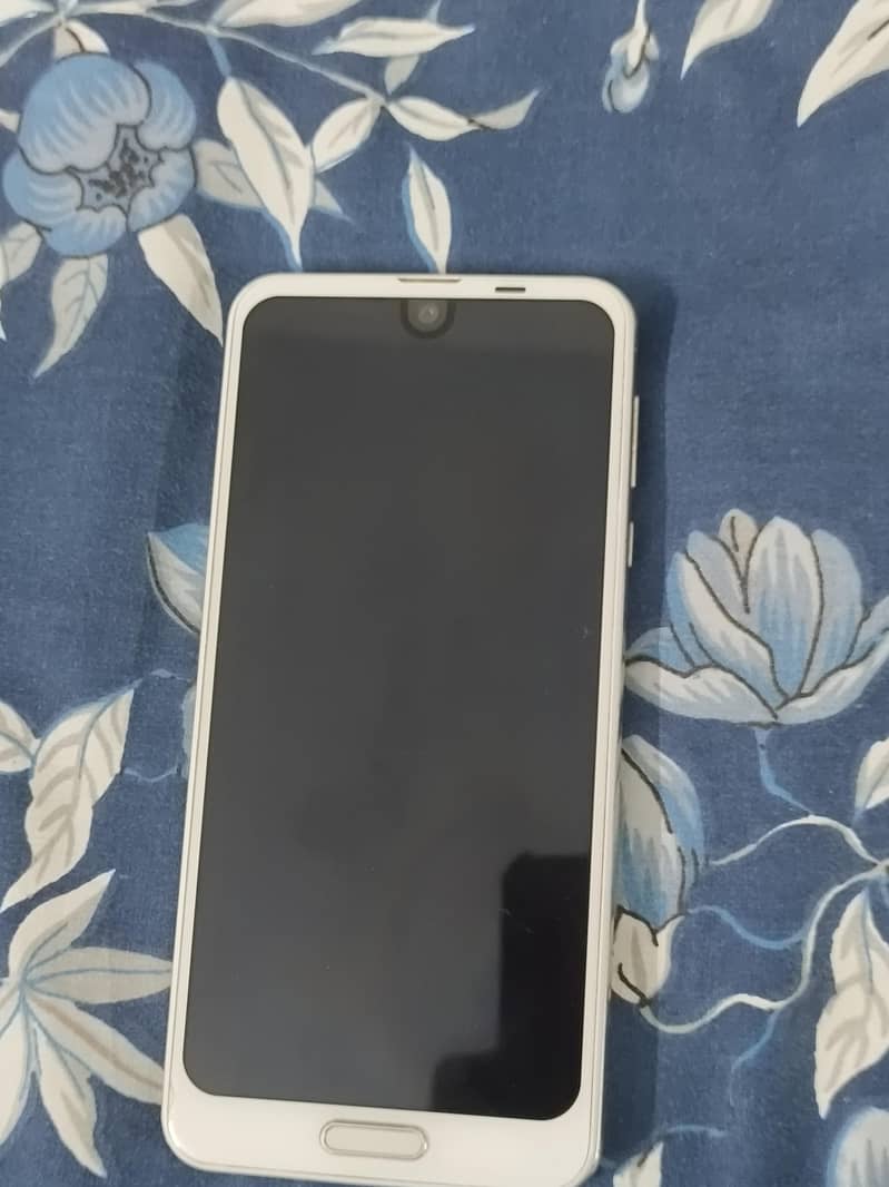 Sharp Aquos R2 1