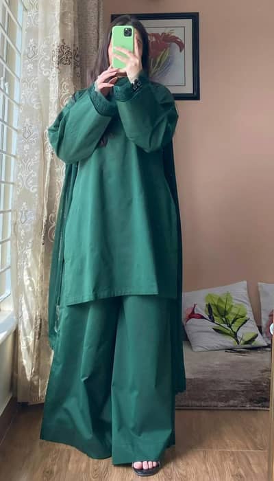 Beautiful Emerald Green 3 Piece Stitched Suit