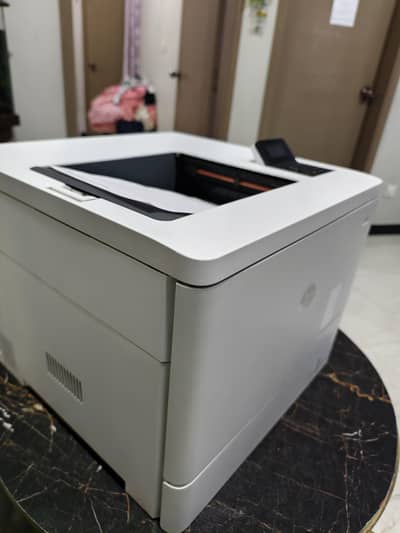 HP Color LaserJet M553dn